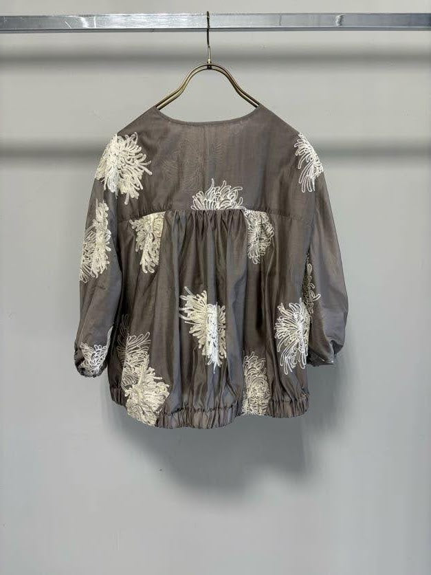 【MARGAUX VINTAGE | '27 Spring Collection】 刺繍ZIPシアーブルゾン JK 27023/3月上旬から4月上旬発送予定