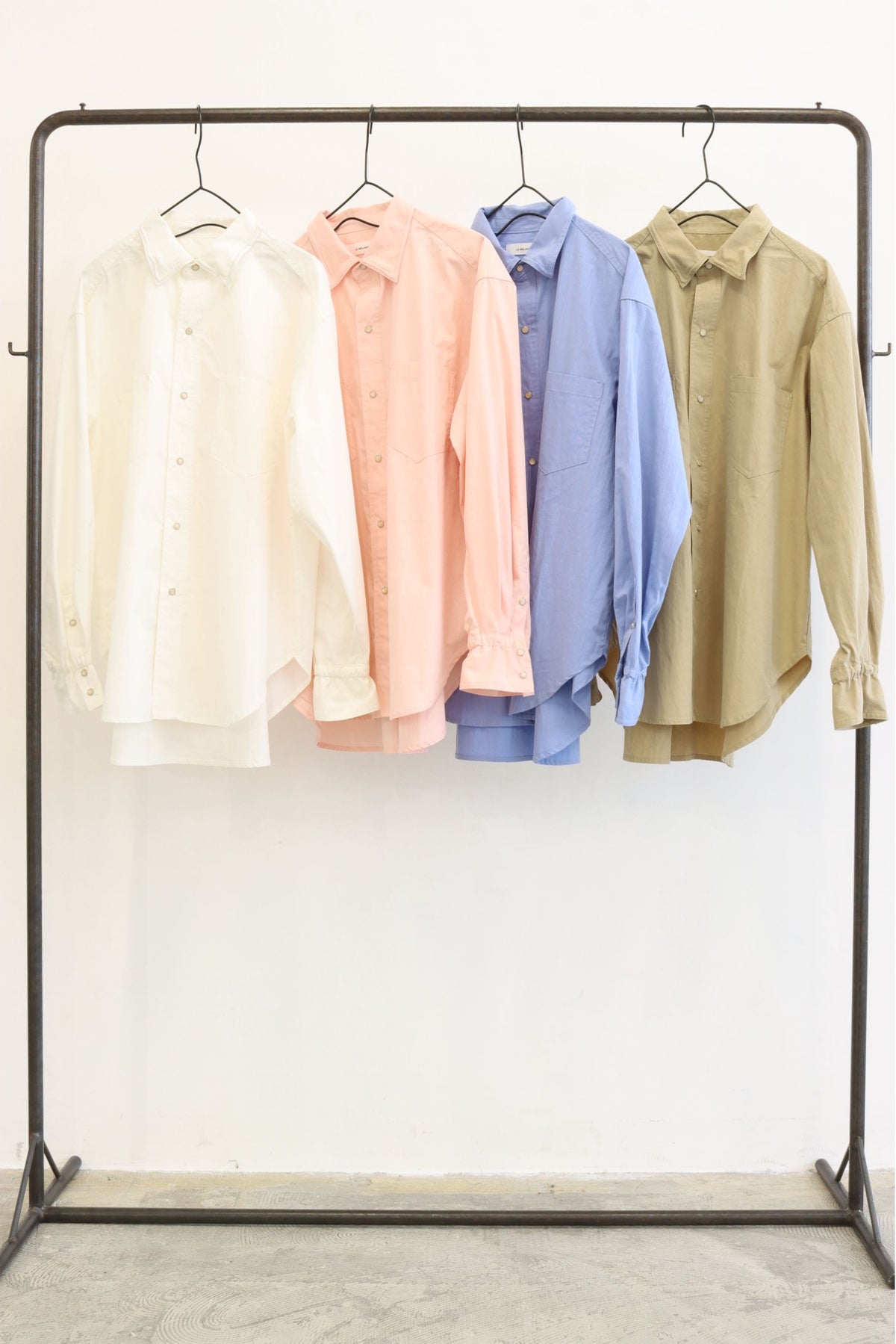 【LE MELANGE| '27 Spring Collection】C/Ny TYPEWRITERダンガリーシャツ 8713203/2月上旬から2月下旬発送予定