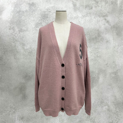 【ayane】 ロゴ刺繡ニットカーディガン 897137／11月下旬～12月上旬発送予定