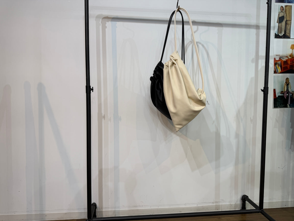 【PRIORITY | '27 Spring Collection】 フェイクレザークロスバッグ P71110BF／１月下旬から２月下旬発送予定