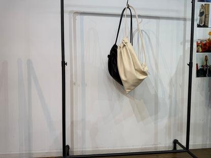 【PRIORITY | '27 Spring Collection】 フェイクレザークロスバッグ P71110BF／１月下旬から２月下旬発送予定