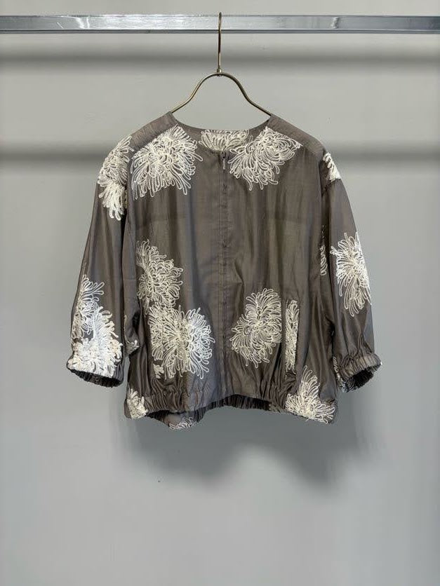 【MARGAUX VINTAGE | '27 Spring Collection】 刺繍ZIPシアーブルゾン   JK 27023／3月上旬から4月上旬発送予定