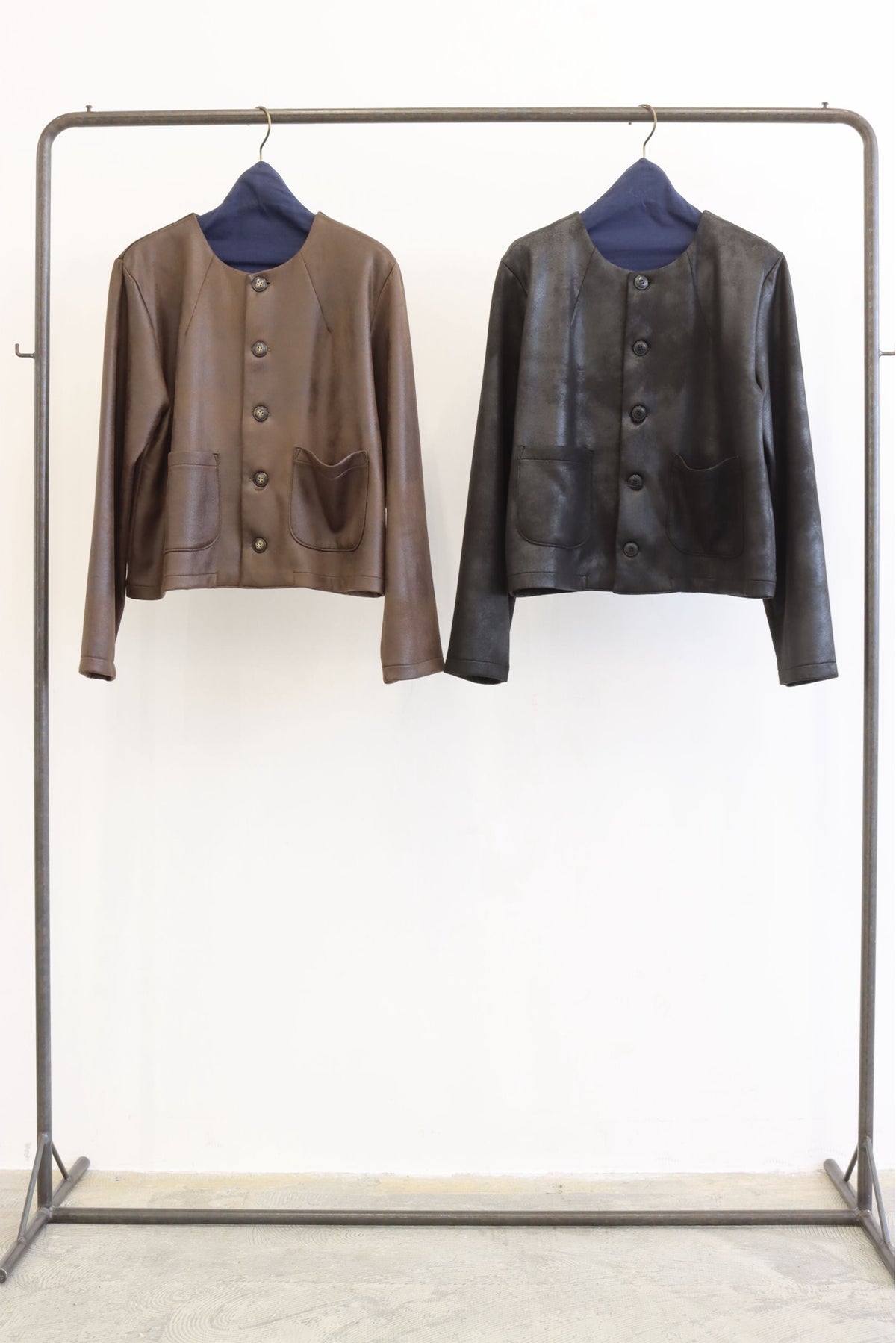 【LE MELANGE| '27 Spring Collection】LEATHER LIKE JERSEYライトジャケット 8711801／２月上旬から２月下旬発送予定