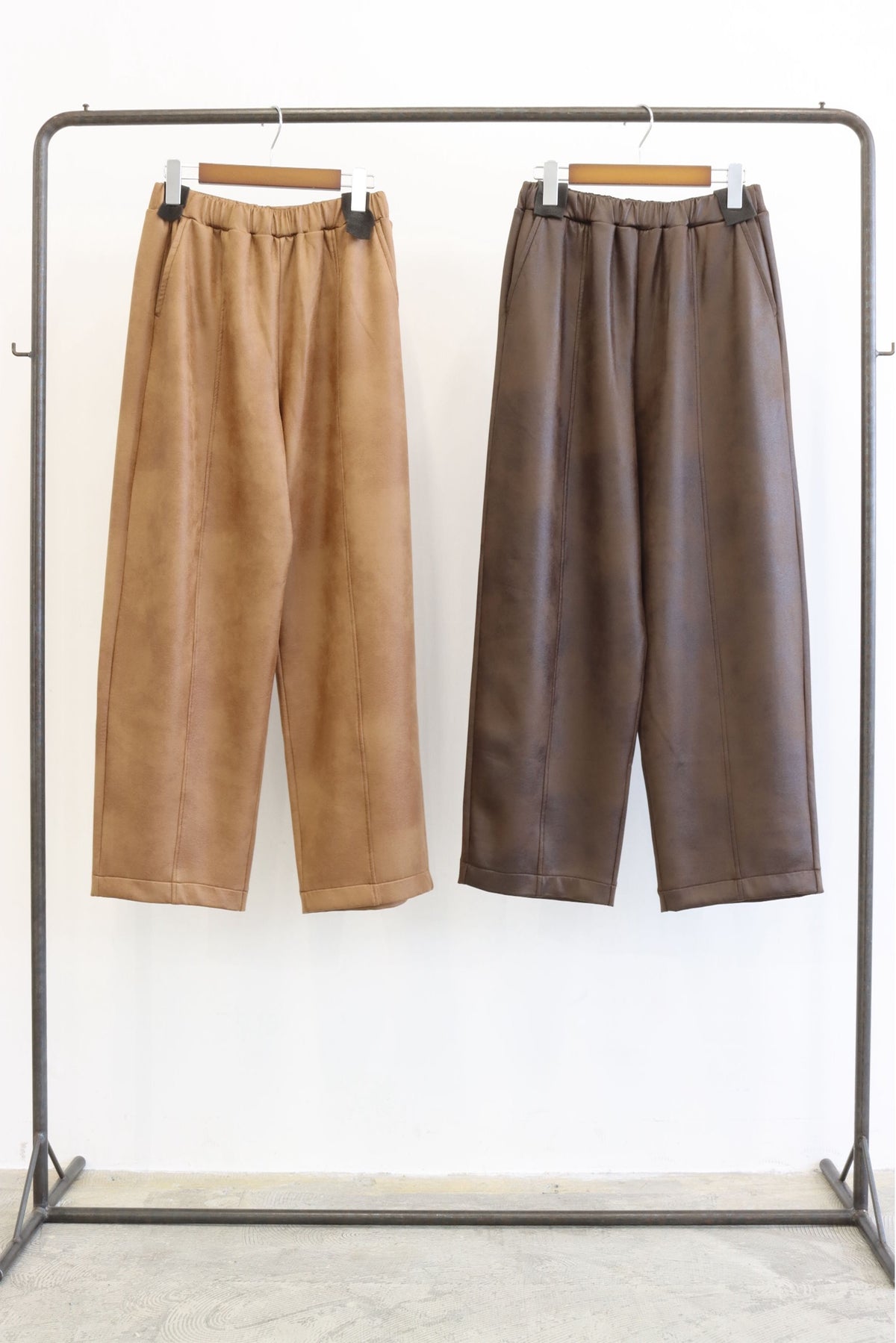 【LE MELANGE| '27 Spring Collection】LEATHER LIKE JERSEYバレルパンツ 8711501／２月上旬から２月下旬発送予定