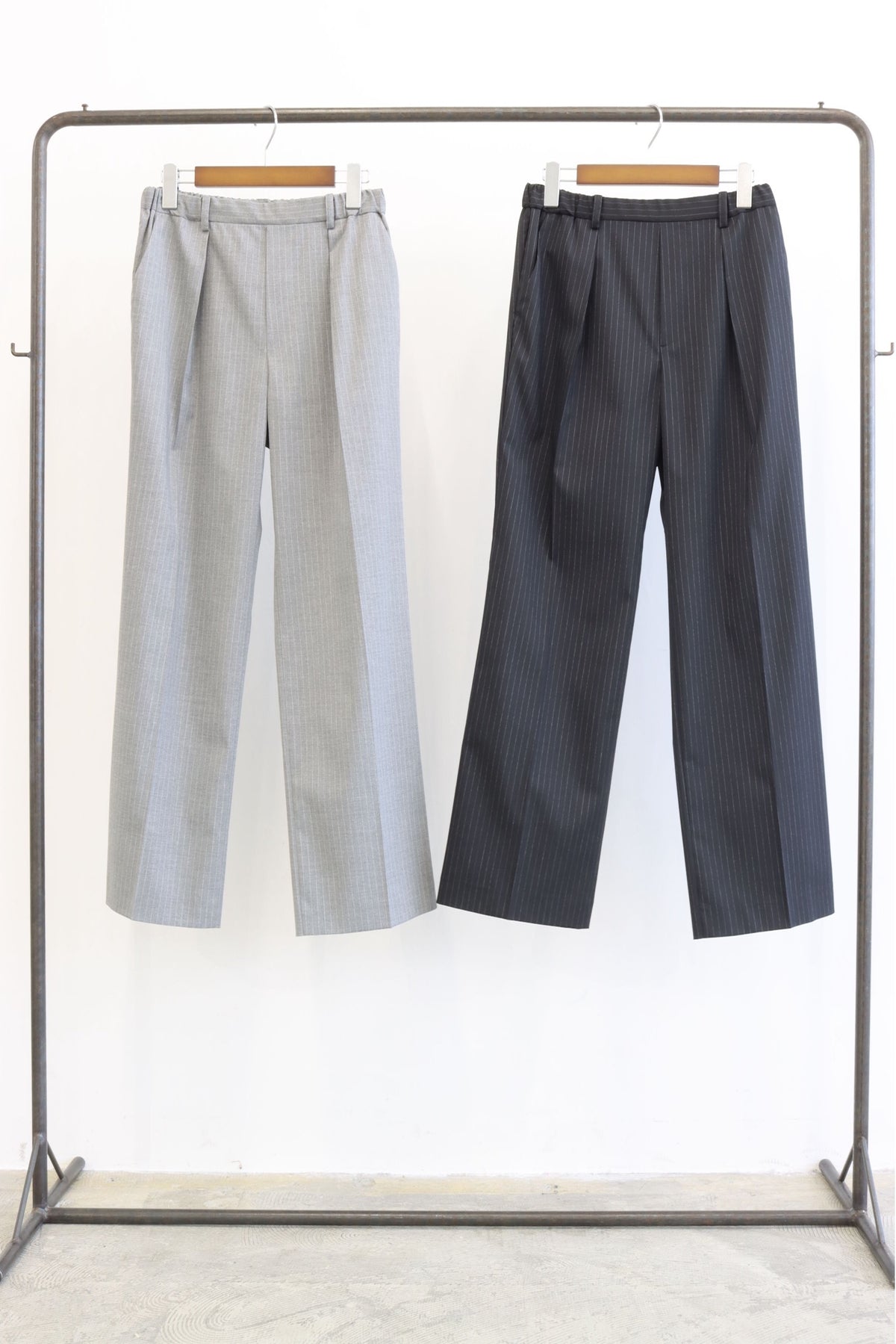 【LE MELANGE| '27 Spring Collection】TOROPICAL PIN STRIPEピンストライプパンツ 8713507／２月上旬から２月下旬発送予定
