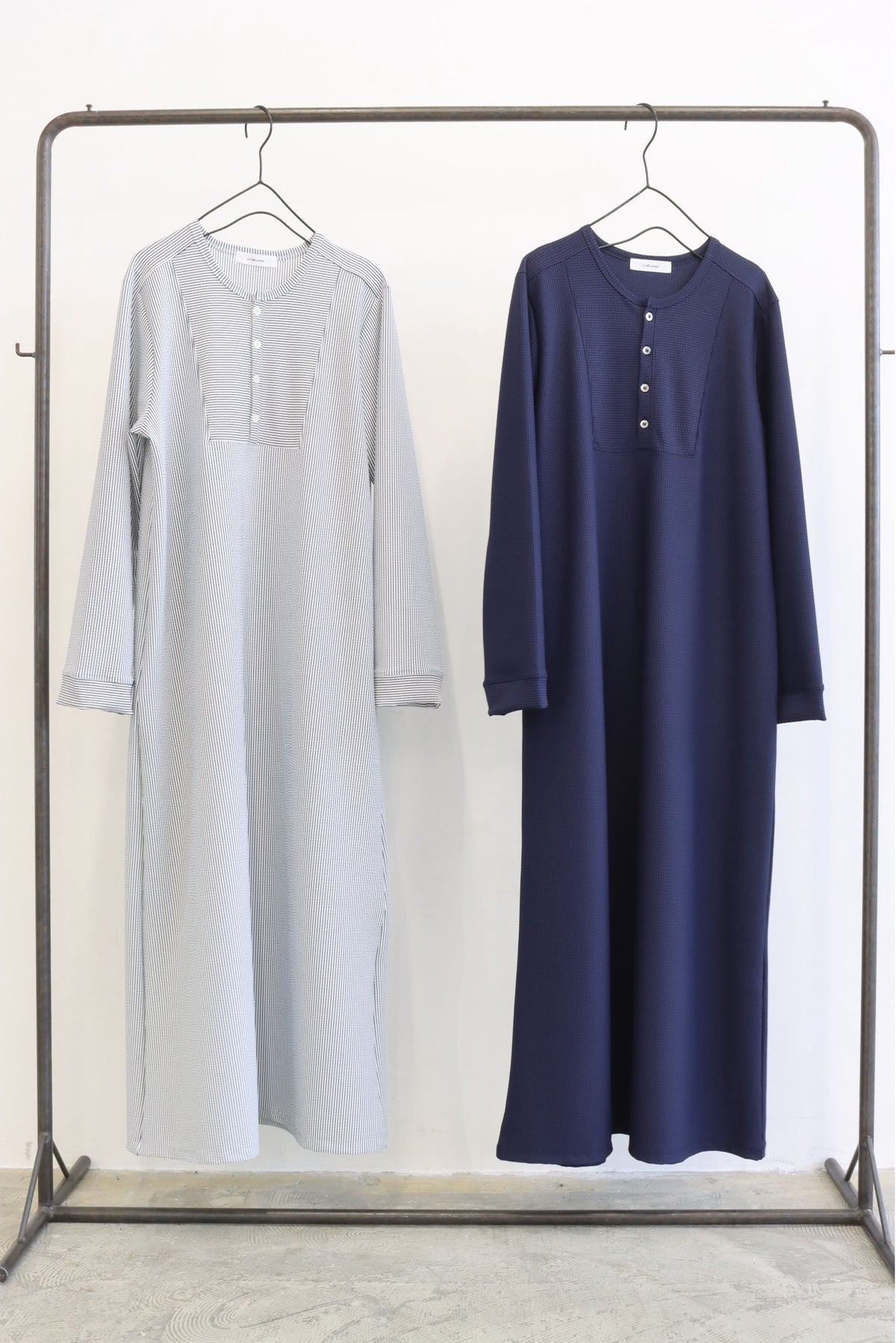【LE MELANGE| '27 Spring Collection】トリコットシアーサッカーストライプ柄ワンピース 8711601／２月中旬から３月上旬発送予定