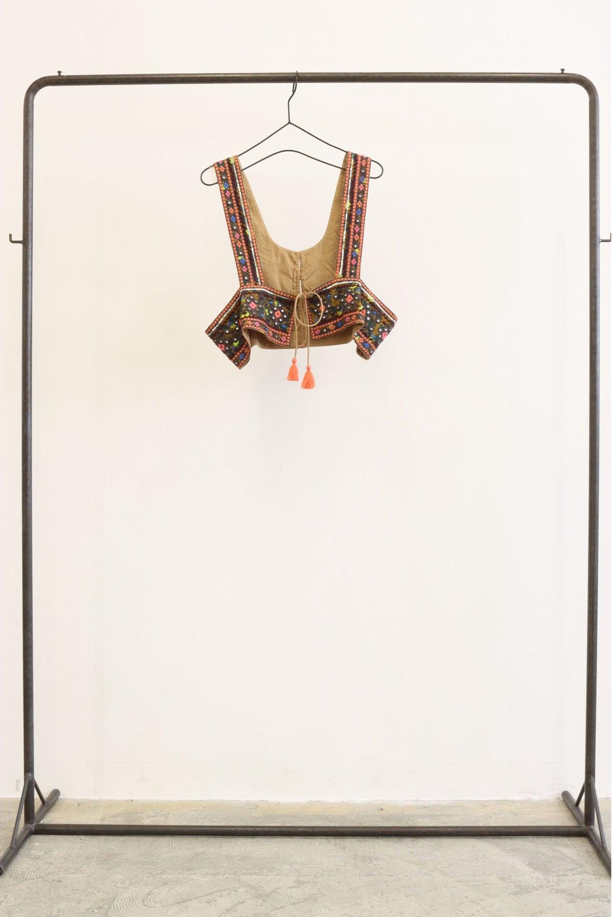 【LE MELANGE| '27 Spring Collection】 コットンボイル刺繍ベスト 8713703／３月上旬から３月下旬発送予定
