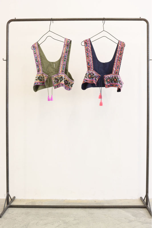 【LE MELANGE| '27 Spring Collection】 コットンボイル刺繍ベスト 8713704／３月上旬から３月下旬発送予定