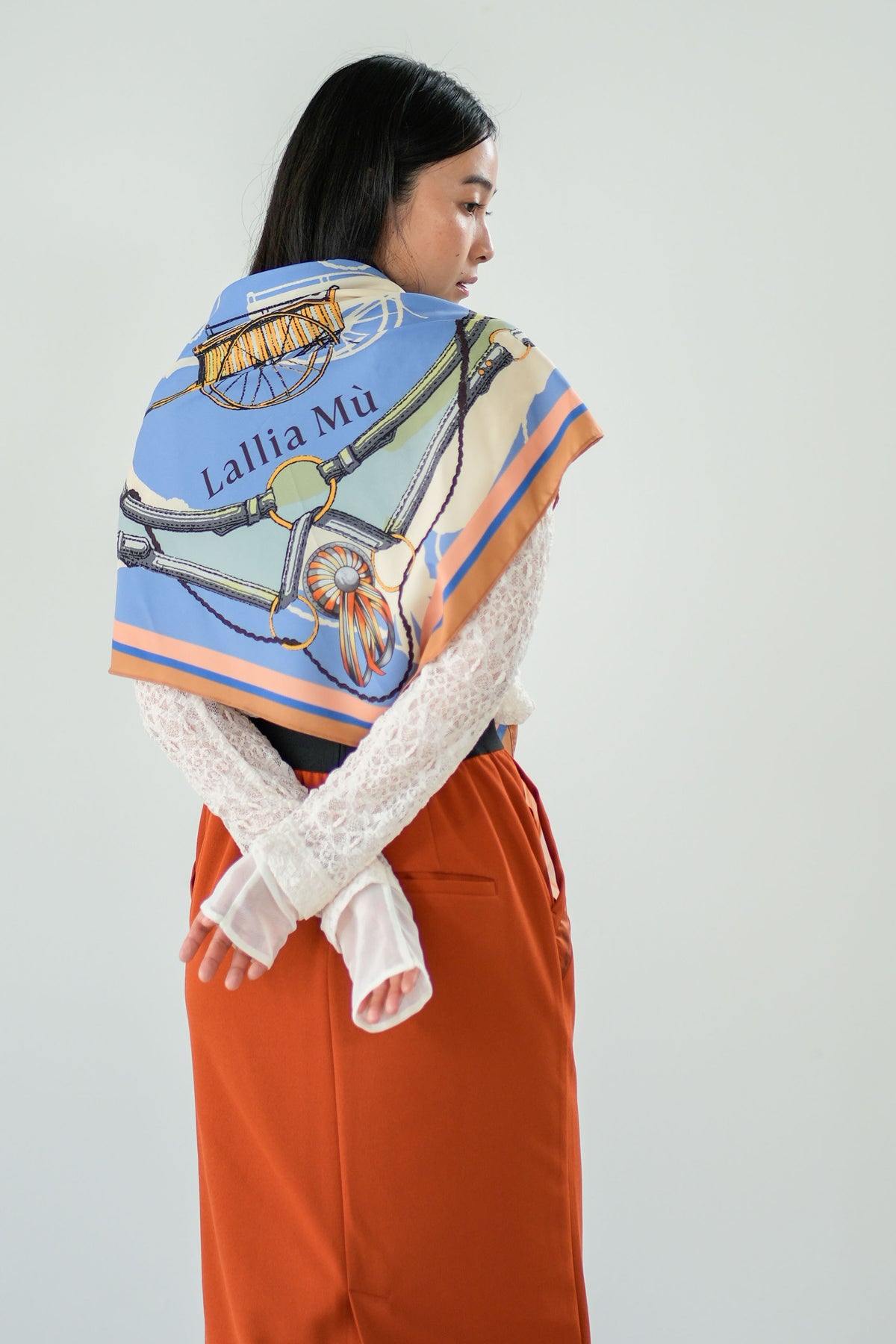 【Lallia Mu】トライアングルスカーフ 2711960／2月上旬～2月中旬発送予定